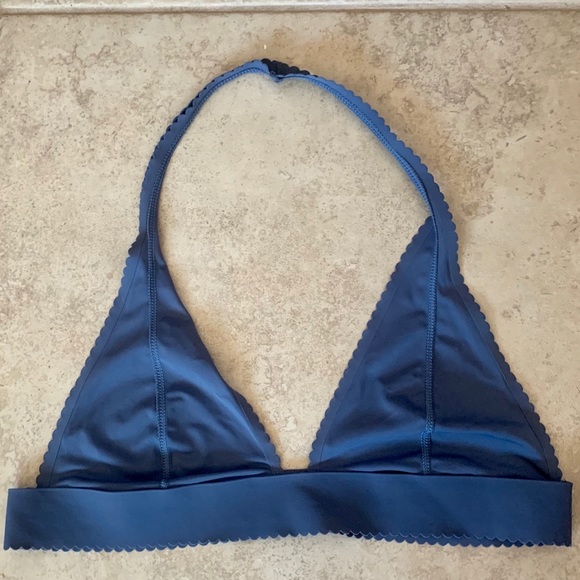 UO scalloped halter bralette - Picture 2 of 3